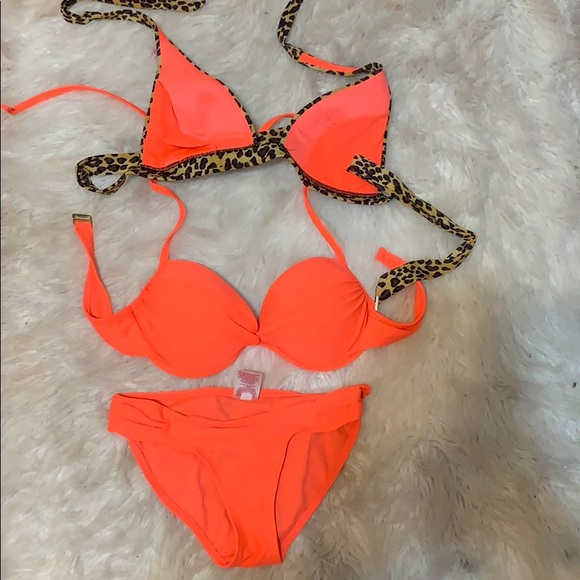 Bras: L Bottom: M - Picture 2 of 5